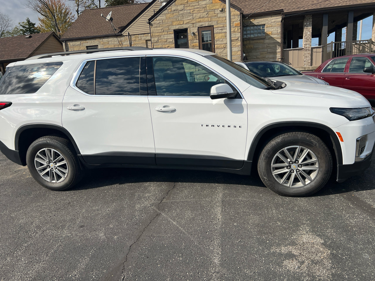 Used 2022 Chevrolet Traverse LT image 4