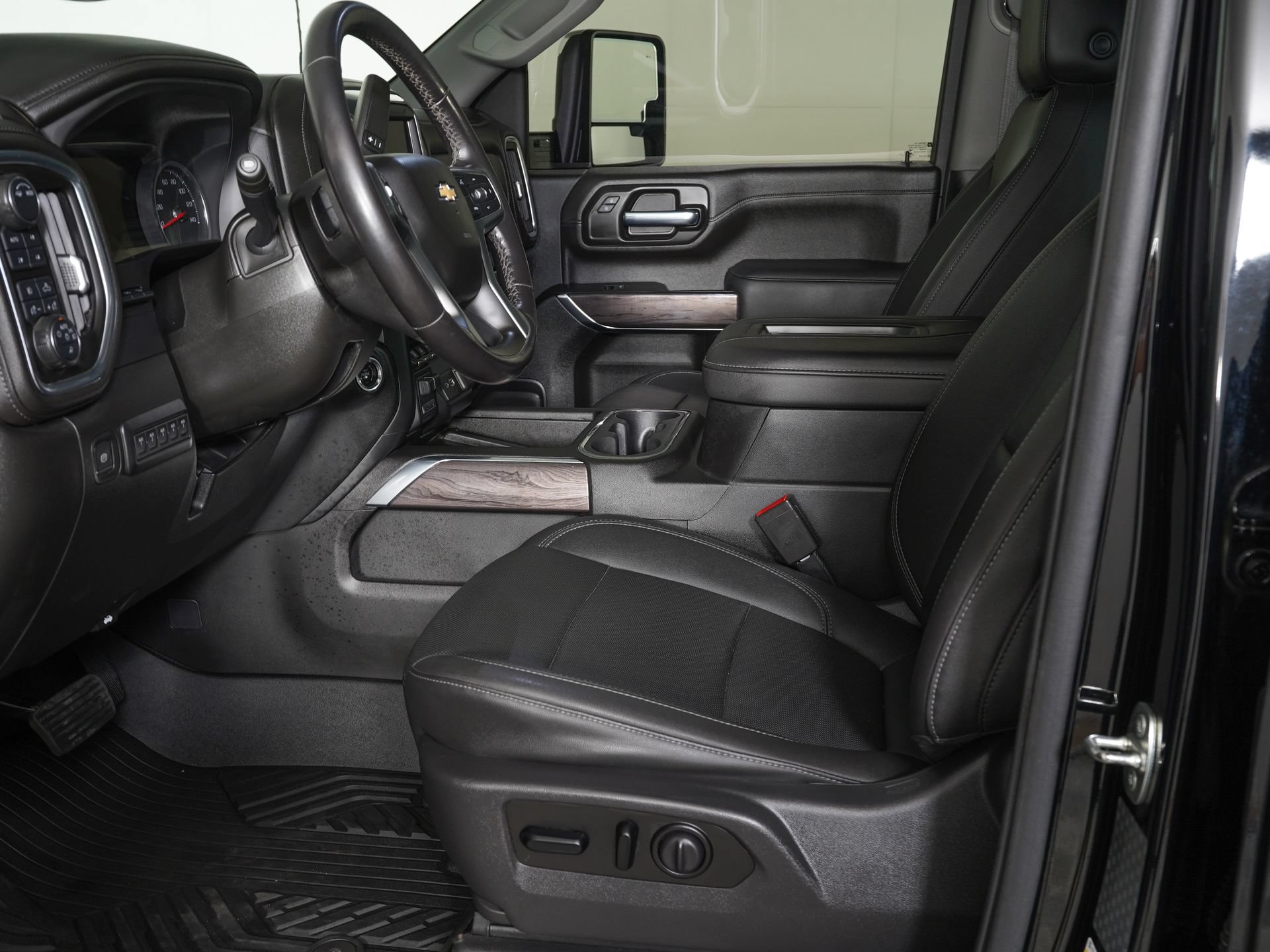 Used 2021 Chevrolet Silverado 2500 LTZ w/ LTZ Premium Package AWD/4WD image 13