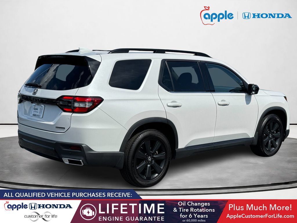 Used 2023 Honda Pilot Touring image 3