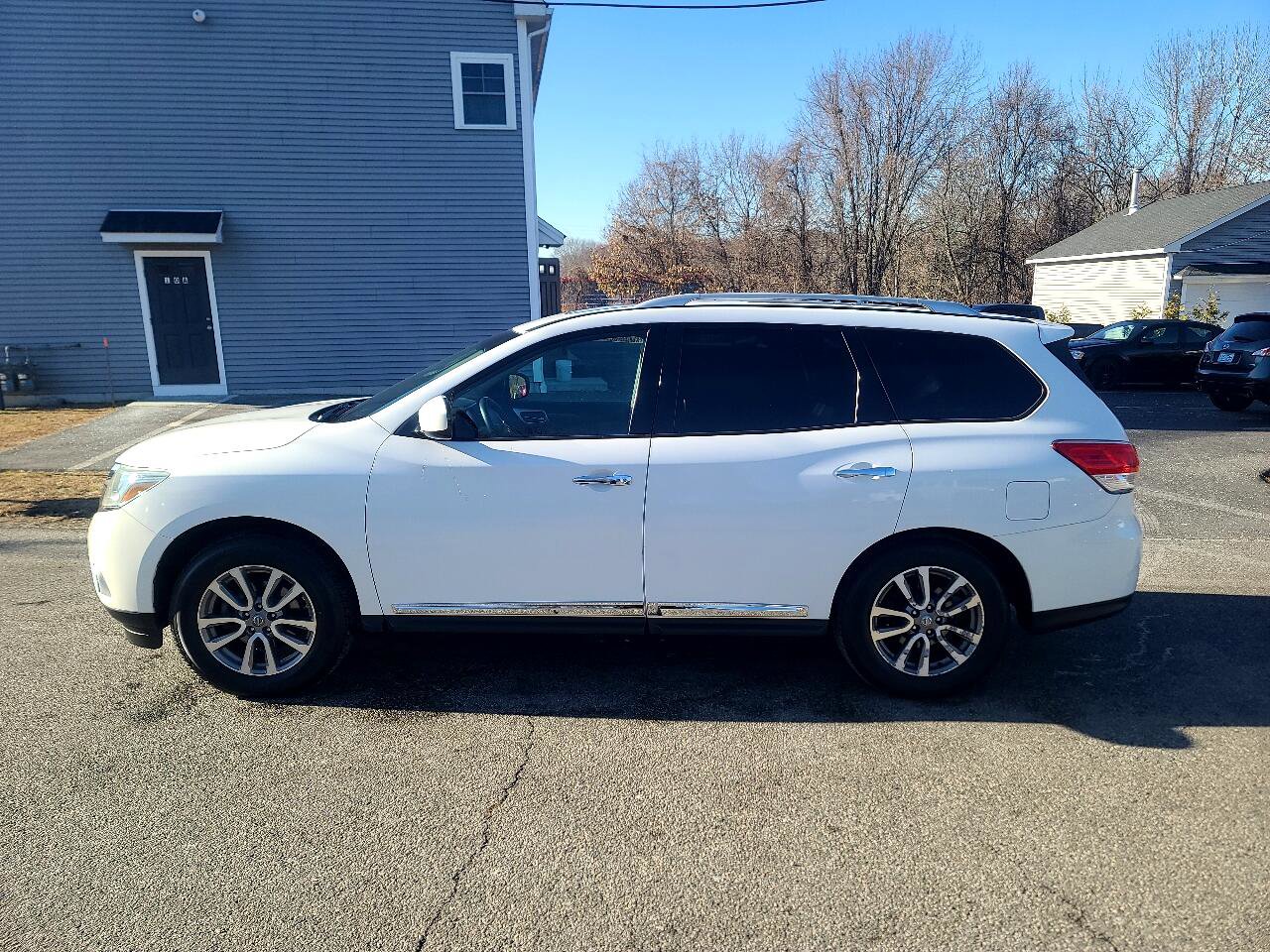 Used 2013 Nissan Pathfinder SL w/ SL Premium Pkg image 4