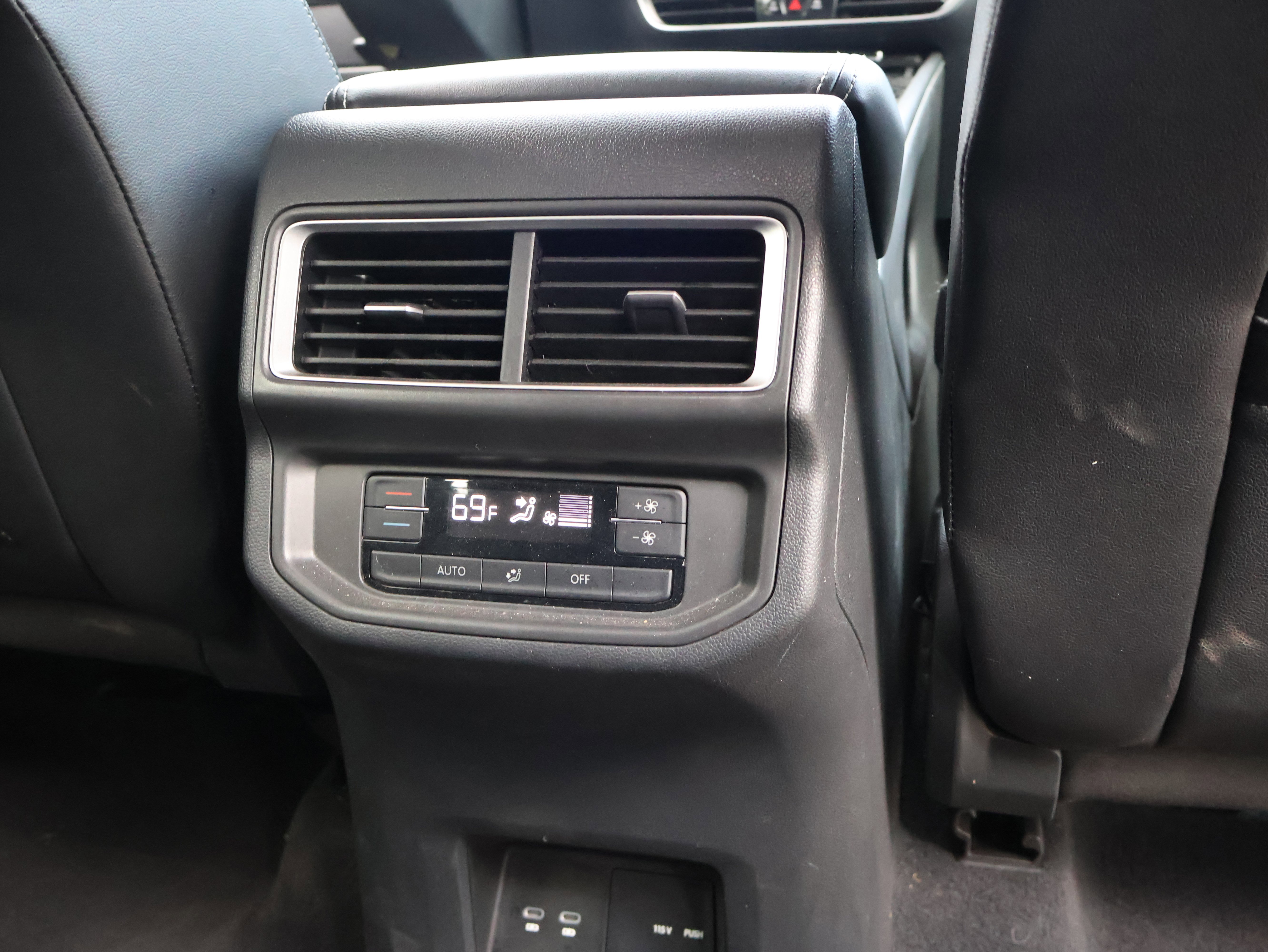 Used 2024 Volkswagen Atlas SE image 22