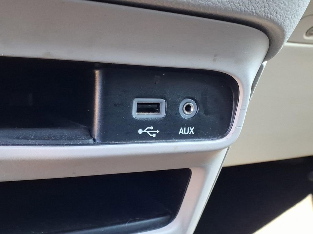 Used 2019 Chrysler Pacifica Touring-L image 15