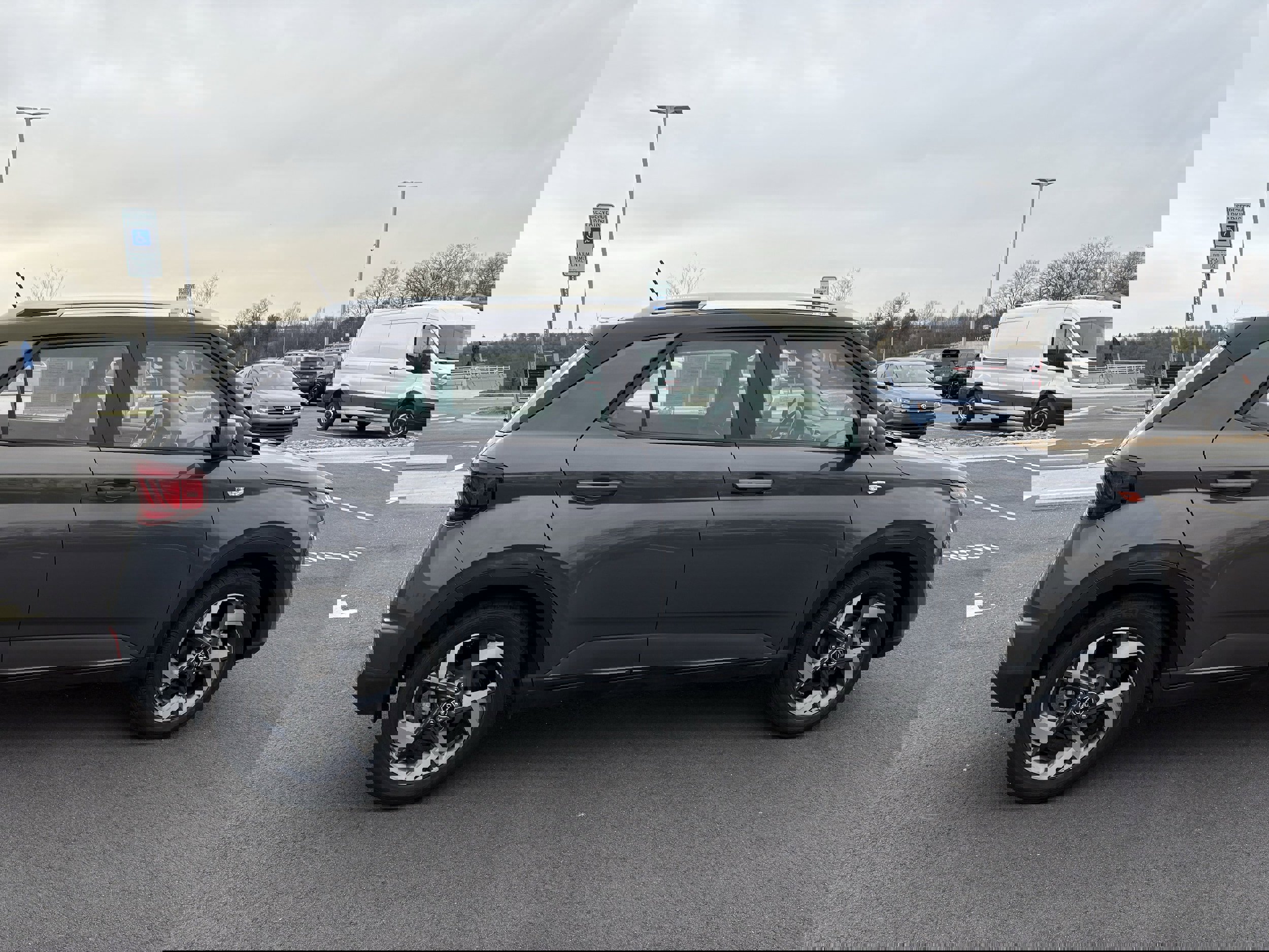 Used 2024 Hyundai Venue Limited image 8