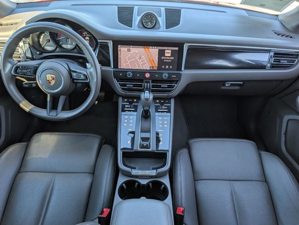 Certified 2024 Porsche Macan image 6