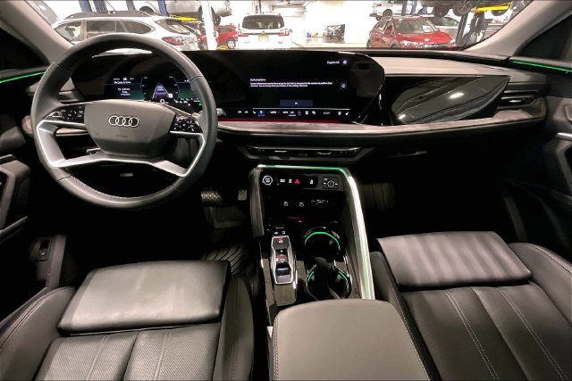 Used 2025 Audi Q5 Premium Plus w/ Premium Plus AWD/4WD image 15