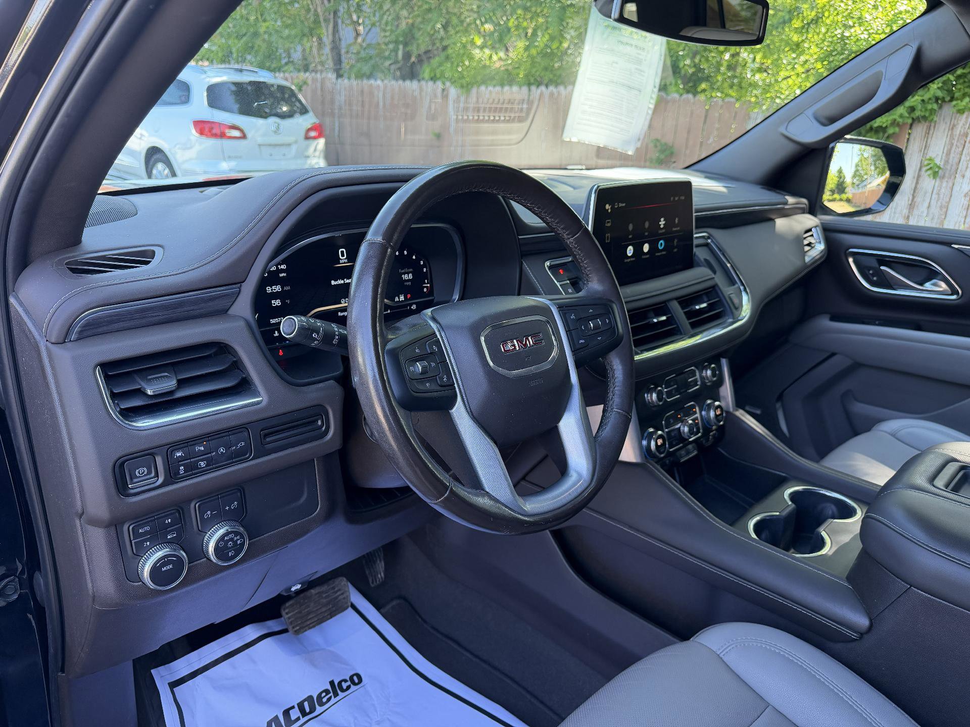 Used 2022 GMC Yukon SLT w/ SLT Luxury Package AWD/4WD image 13