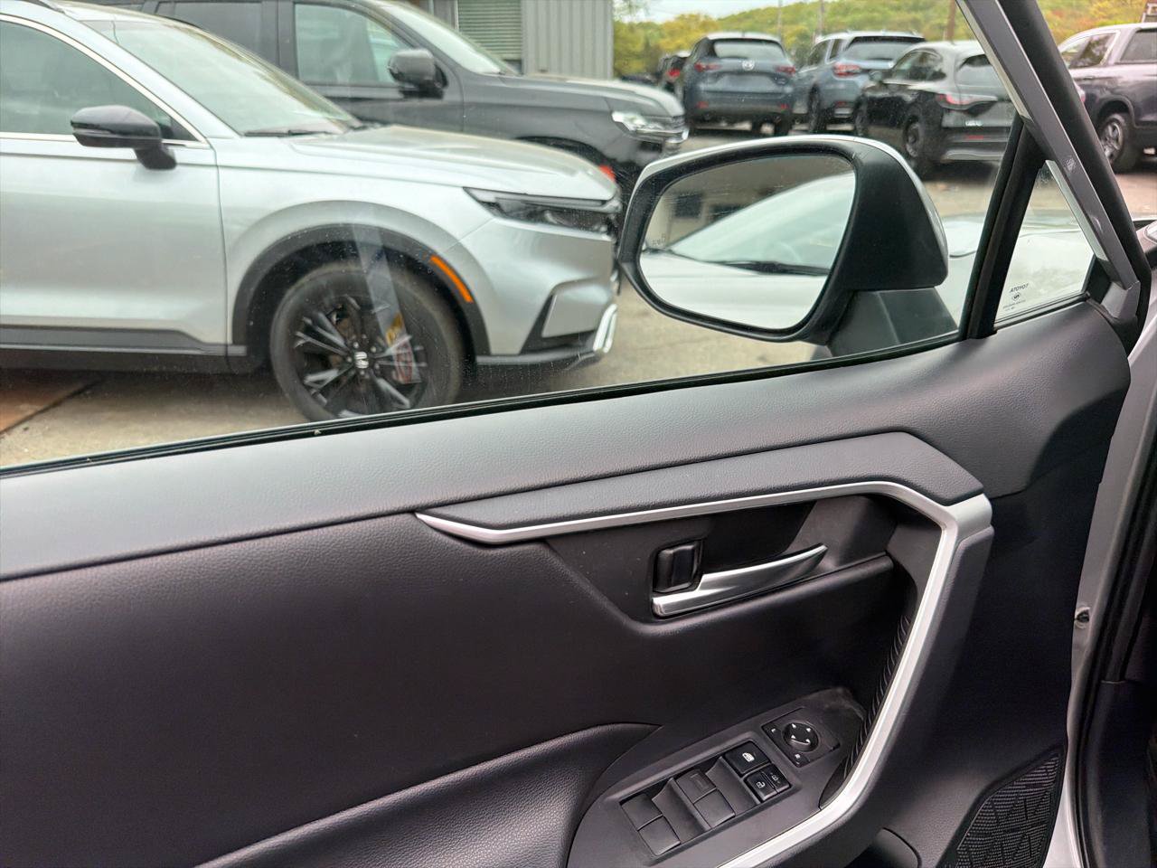 Used 2019 Toyota RAV4 XLE w/ Convenience Package AWD/4WD image 18