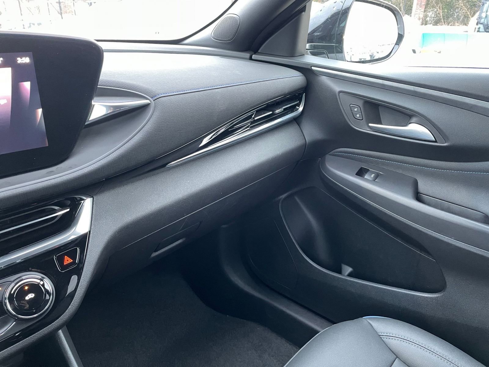 Used 2025 Buick Envista Sport Touring image 34