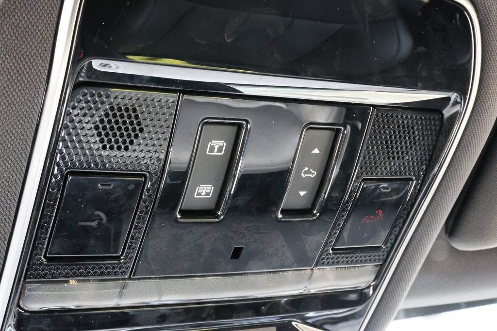 Certified 2024 Land Rover Range Rover SE AWD/4WD image 19