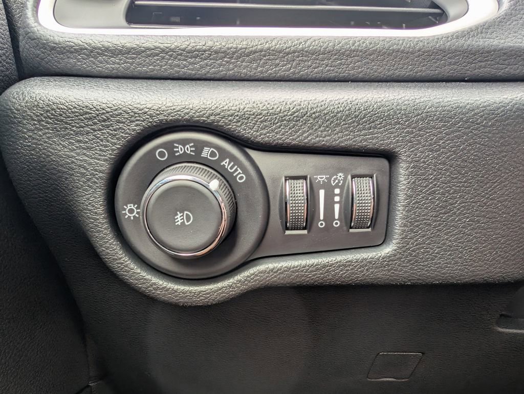 New 2026 Chrysler Pacifica Select w/ S Appearance Package FWD image 36