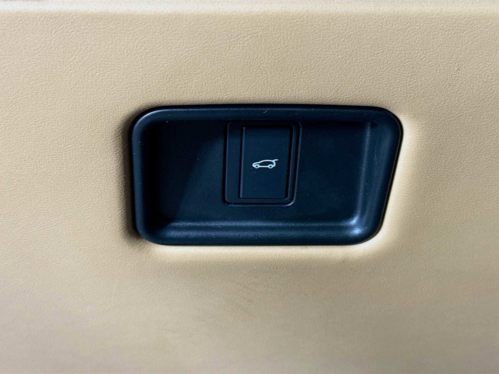 Used 2024 Land Rover Range Rover Long Wheelbase SE image 10