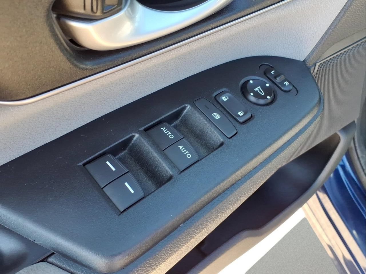 Used 2017 Honda CR-V EX image 14