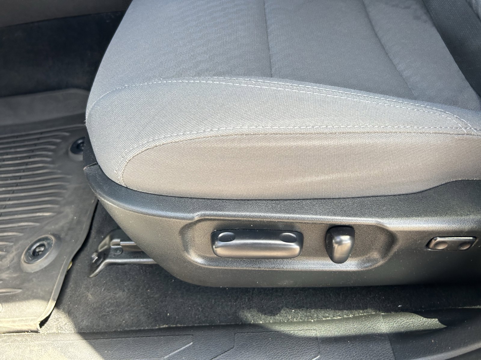 Used 2023 Toyota Tacoma SR5 AWD/4WD image 28