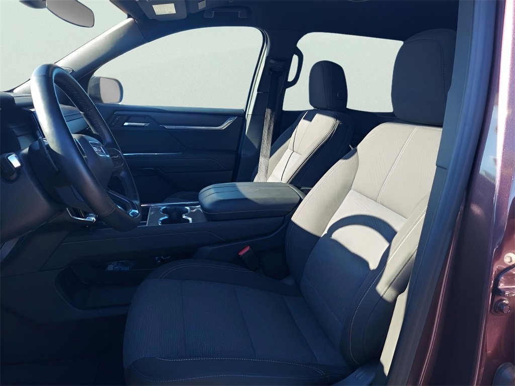 Used 2025 GMC Acadia Elevation image 10