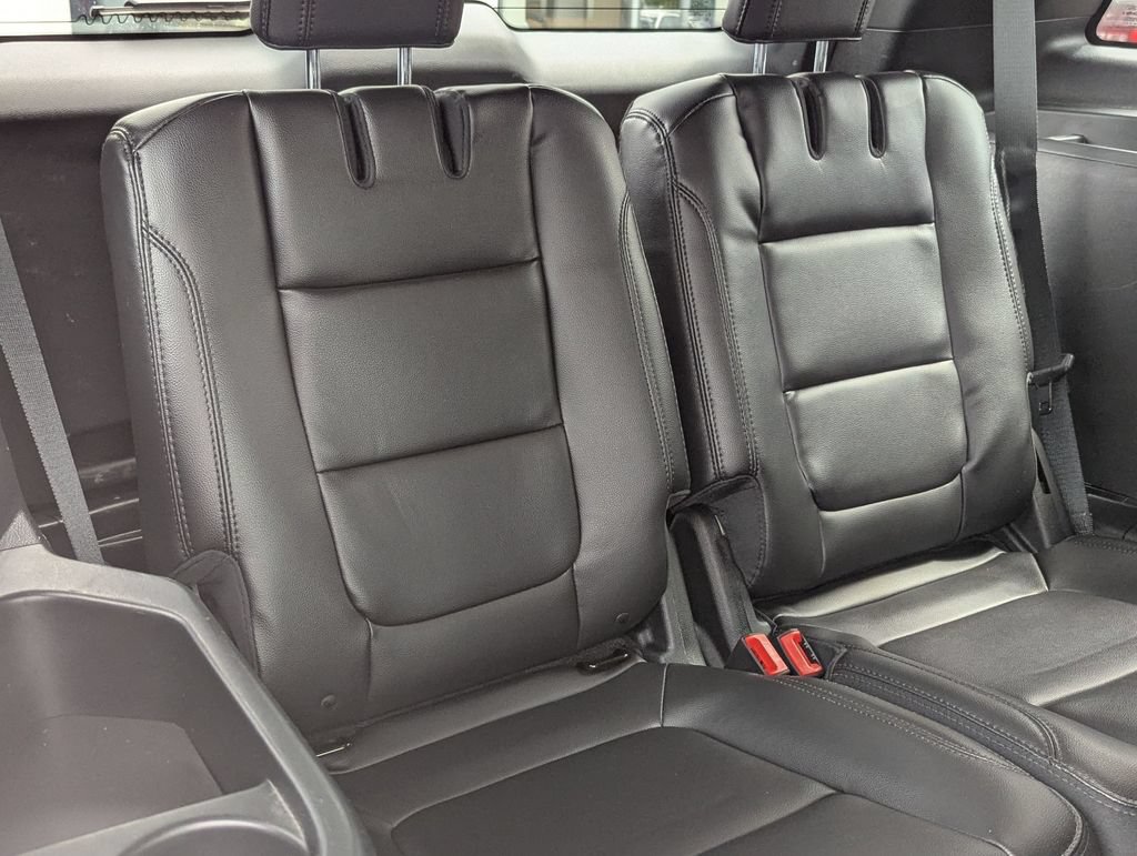 Used 2018 Ford Explorer XLT w/ Equipment Group 202A FWD image 27