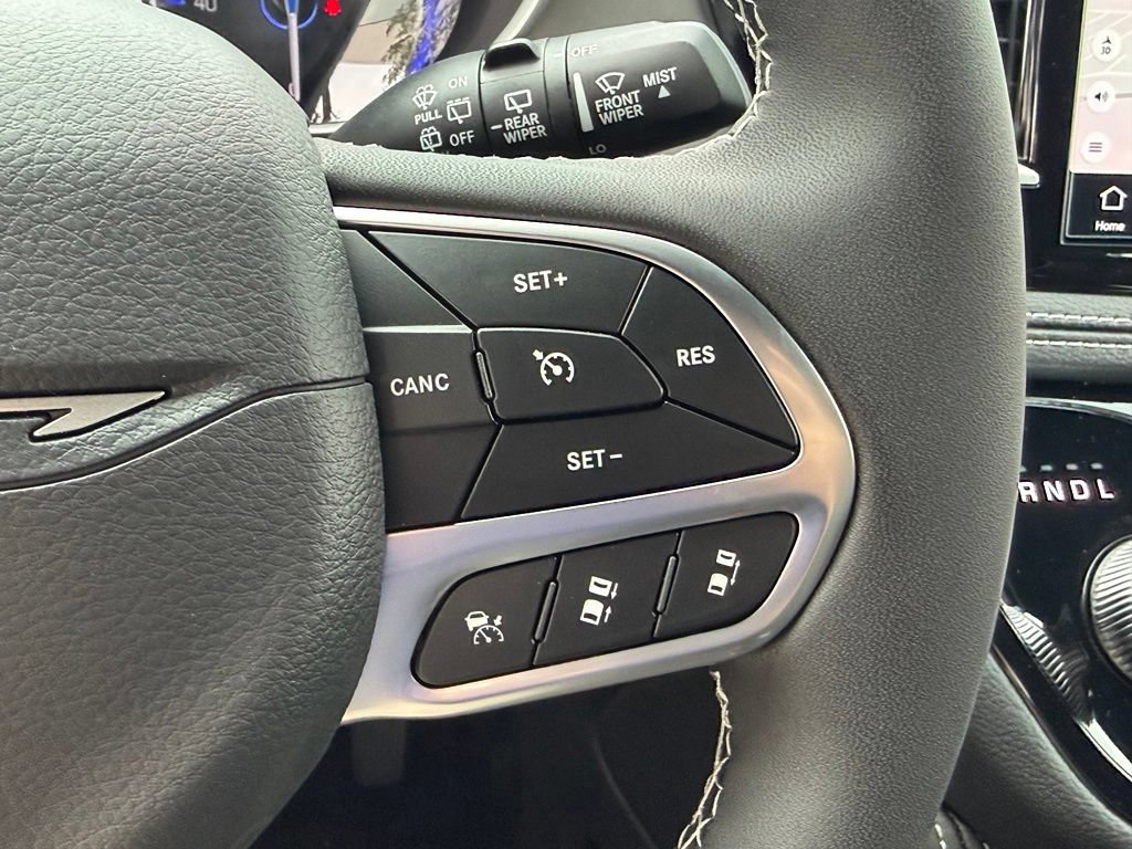New 2027 Chrysler Pacifica Limited FWD image 17