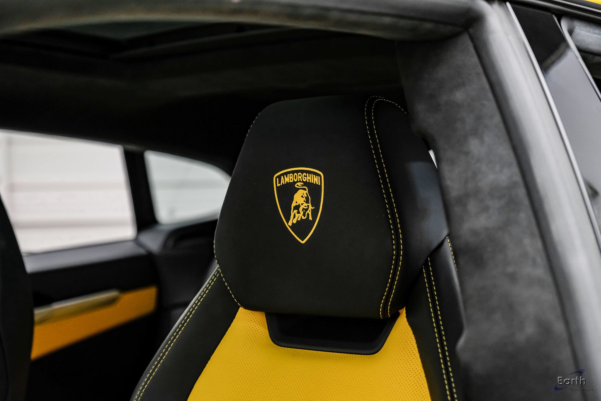 Used 2021 Lamborghini Urus AWD/4WD image 42