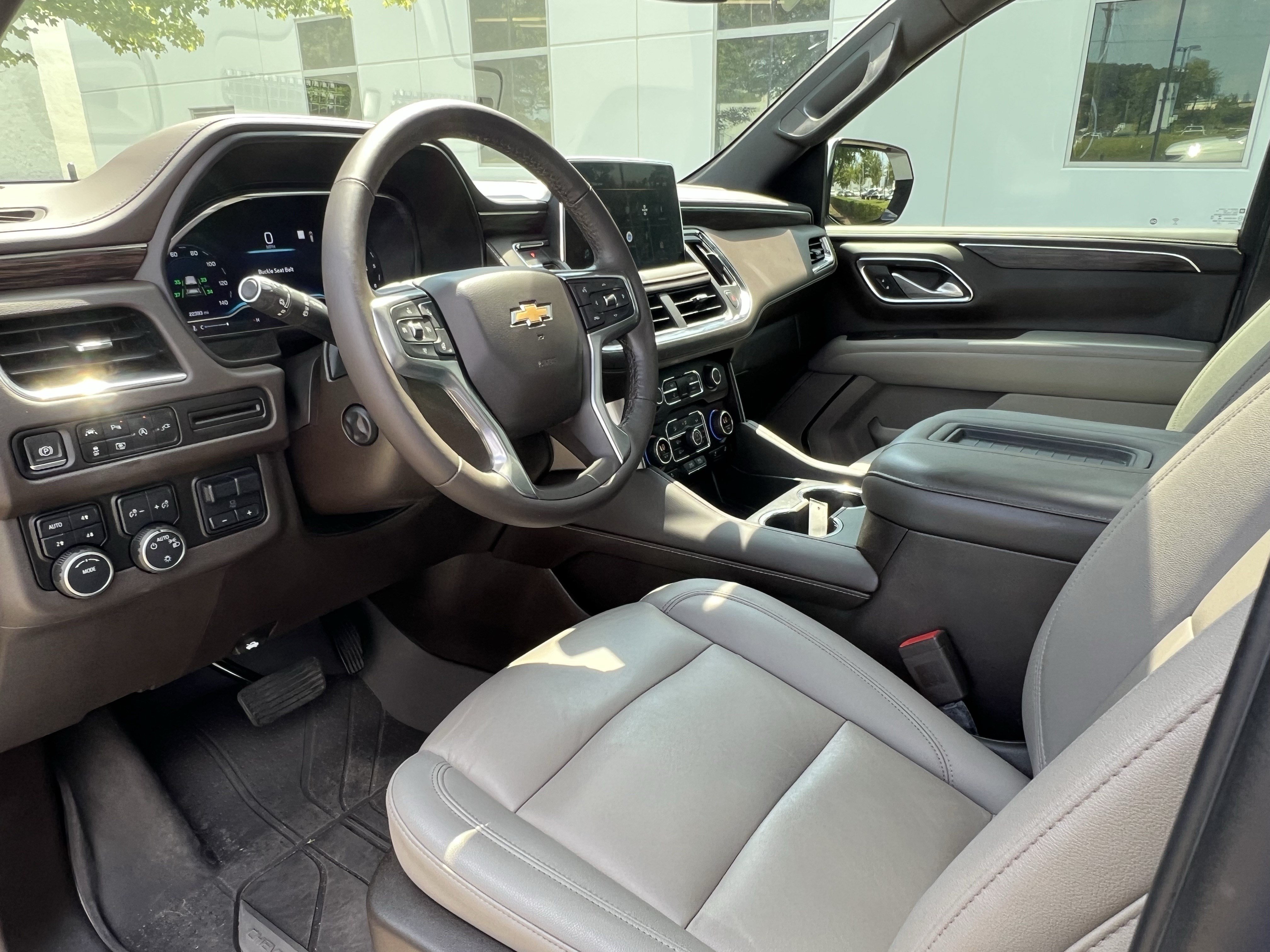 Used 2022 Chevrolet Tahoe LT w/ Luxury Package AWD/4WD image 17