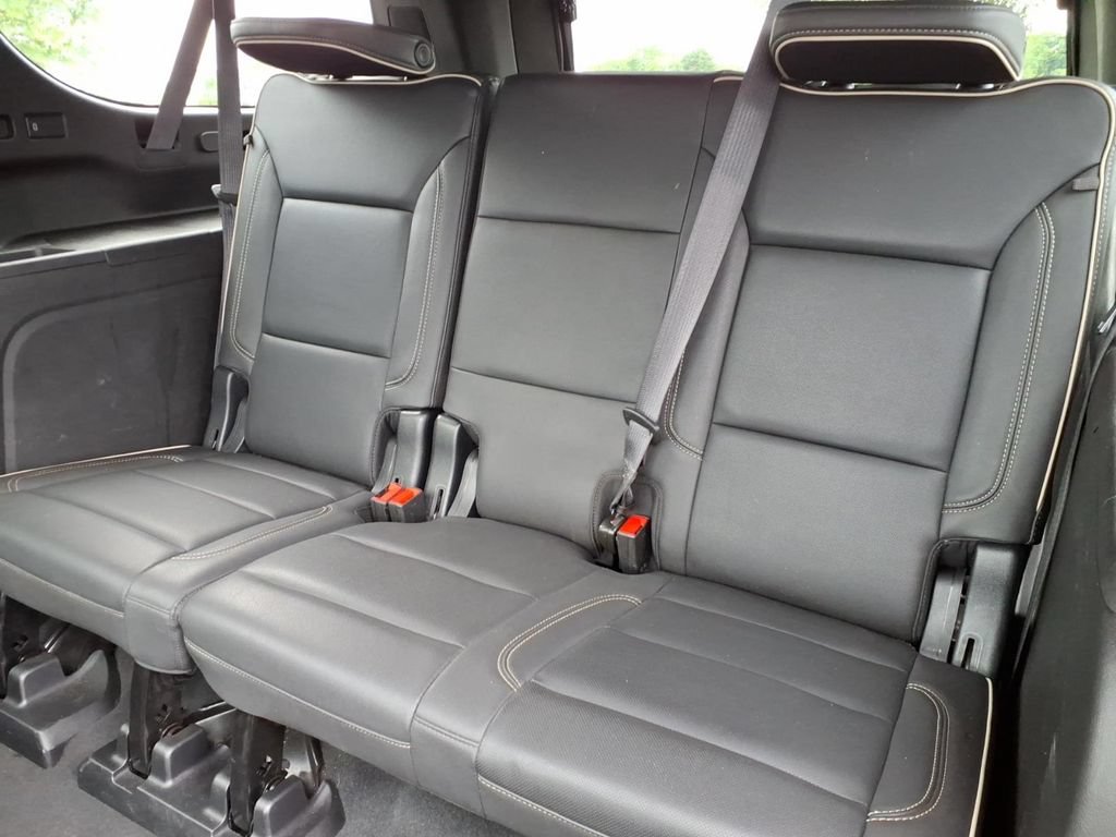 Used 2023 Chevrolet Suburban Premier AWD/4WD image 15