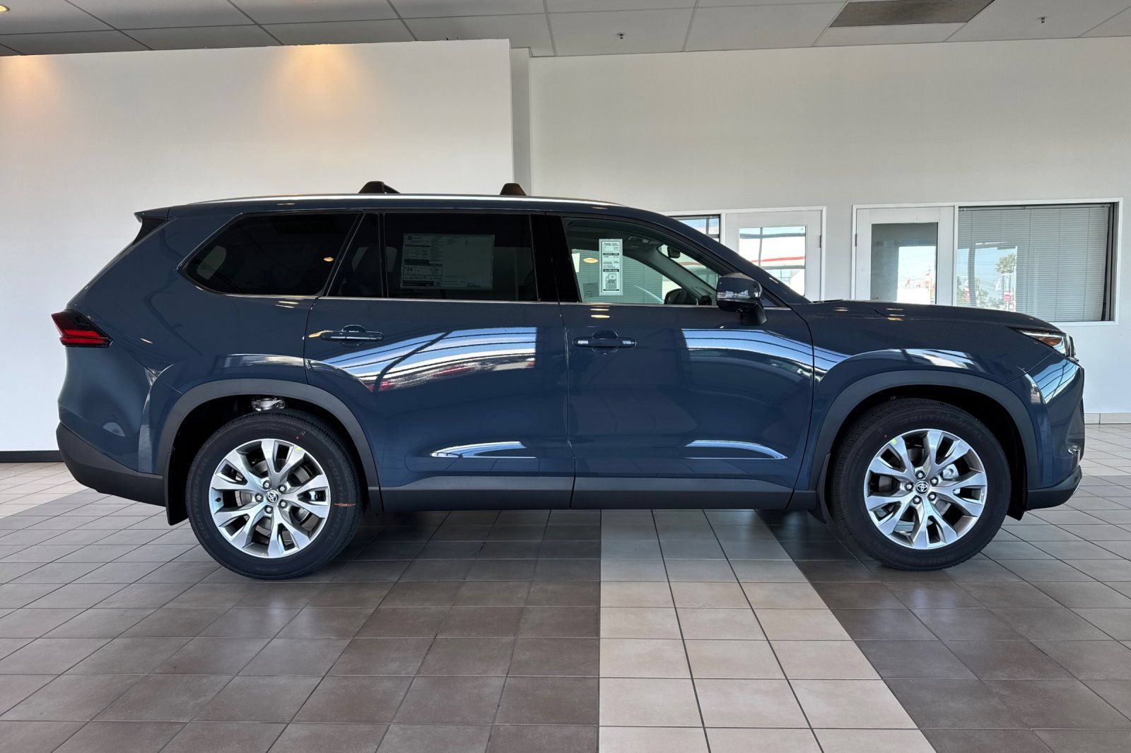 New 2026 Toyota Grand Highlander AWD Hybrid image 3