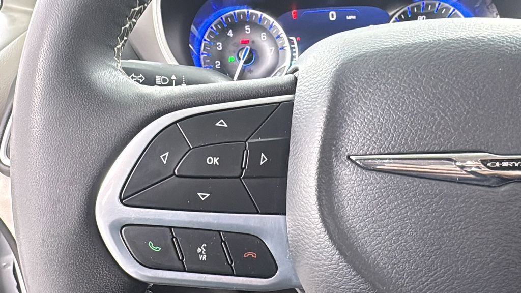Used 2024 Chrysler Pacifica Touring-L FWD image 24