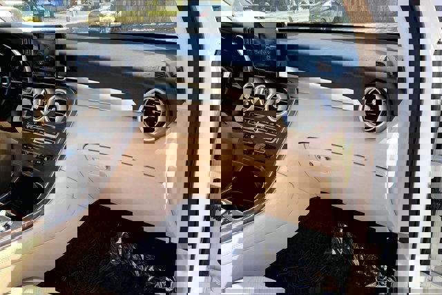 Used 2019 Mercedes-Benz GLC 300 4MATIC image 16