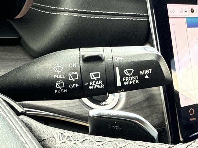 Used 2024 Jeep Grand Cherokee Overland w/ Luxury Tech Group IV AWD/4WD image 20