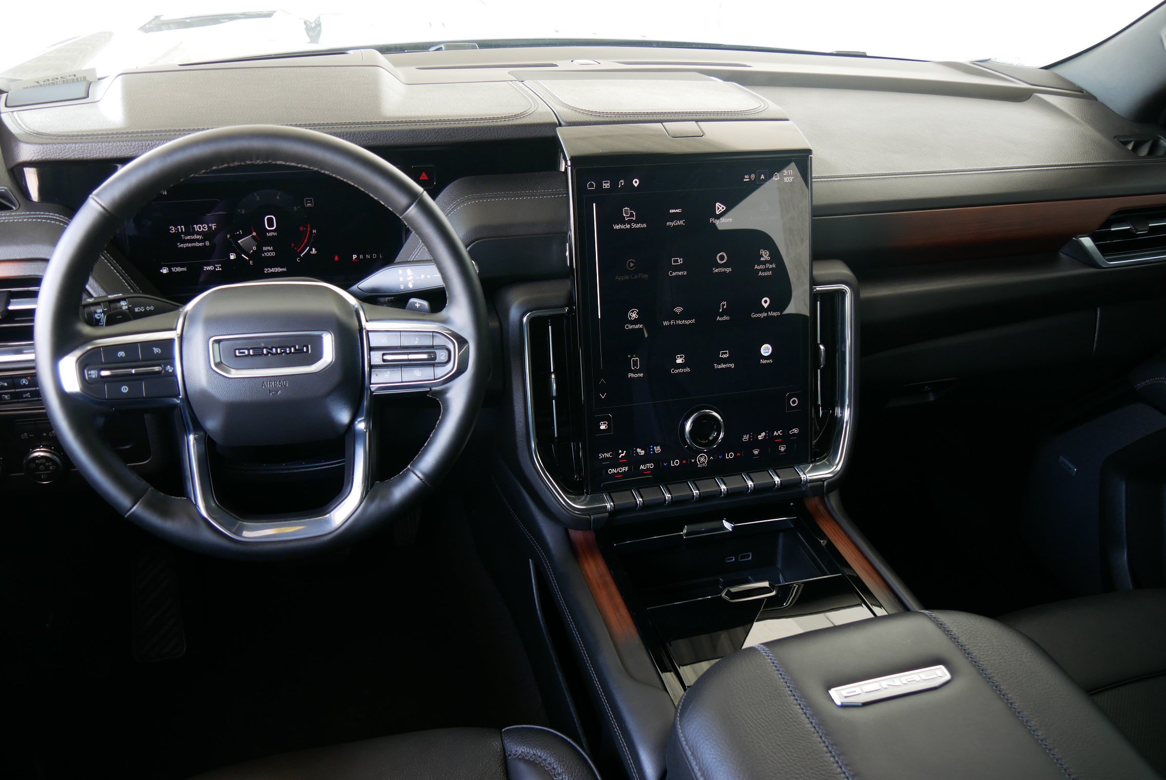 Used 2025 GMC Yukon Denali w/ Sun & Power Step Package AWD/4WD image 30
