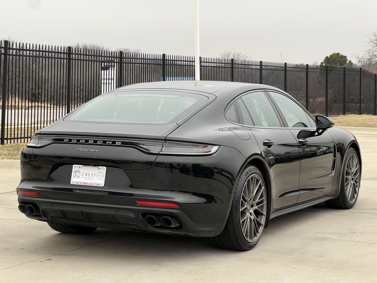 Used 2022 Porsche Panamera Platinum Edition image 4
