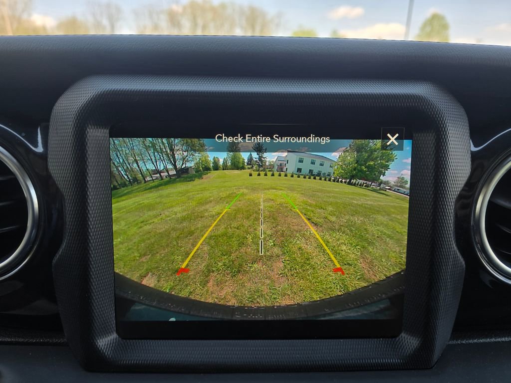 Used 2023 Jeep Wrangler Unlimited Sahara AWD/4WD image 19