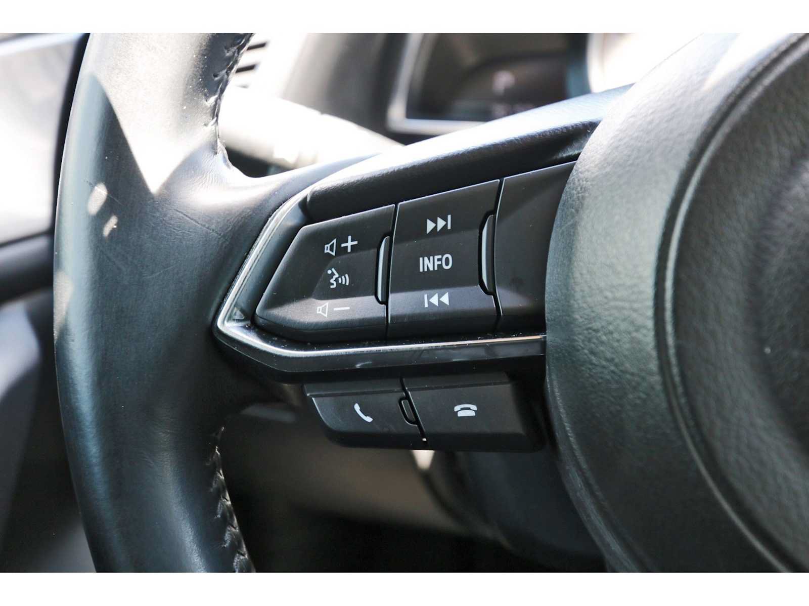 Used 2018 MAZDA MAZDA3 Grand Touring w/ Premium Equipment Package FWD image 15