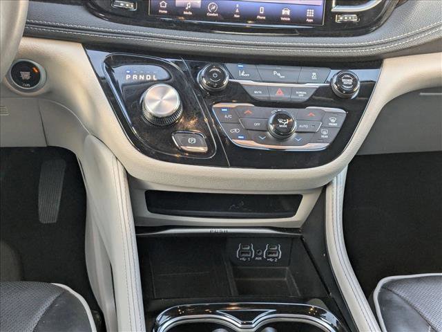 Used 2023 Chrysler Pacifica Limited image 11