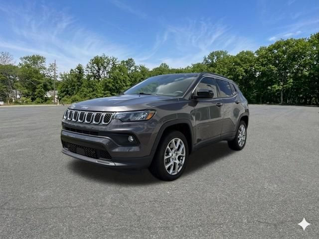 Used 2023 Jeep Compass Latitude AWD/4WD image 4