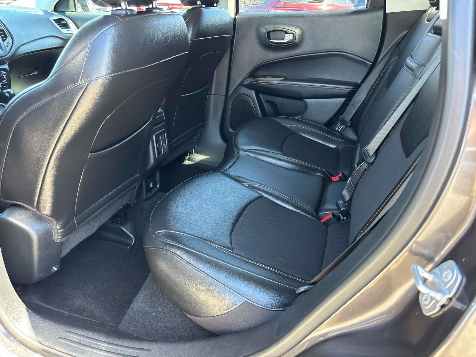 Used 2020 Jeep Compass Latitude w/ Cold Weather Group AWD/4WD image 10