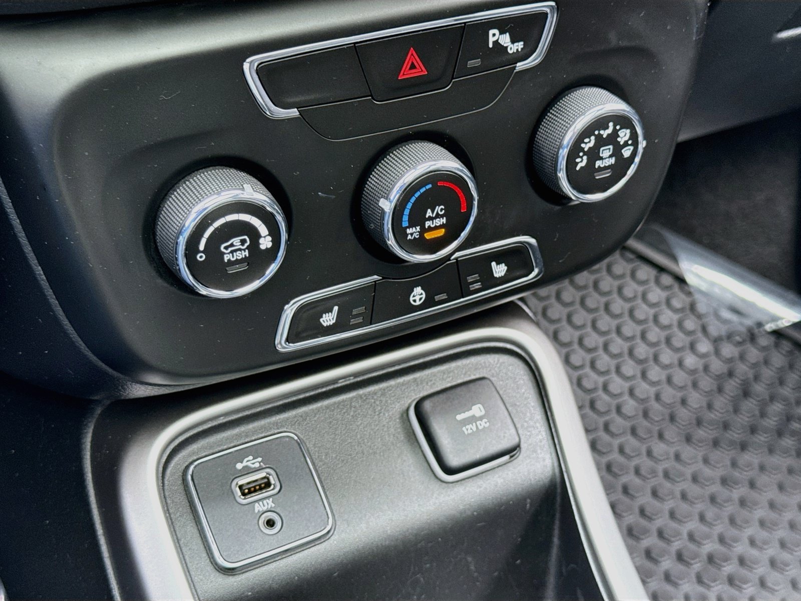 Used 2018 Jeep Compass Latitude w/ Safe & Security Group FWD image 18
