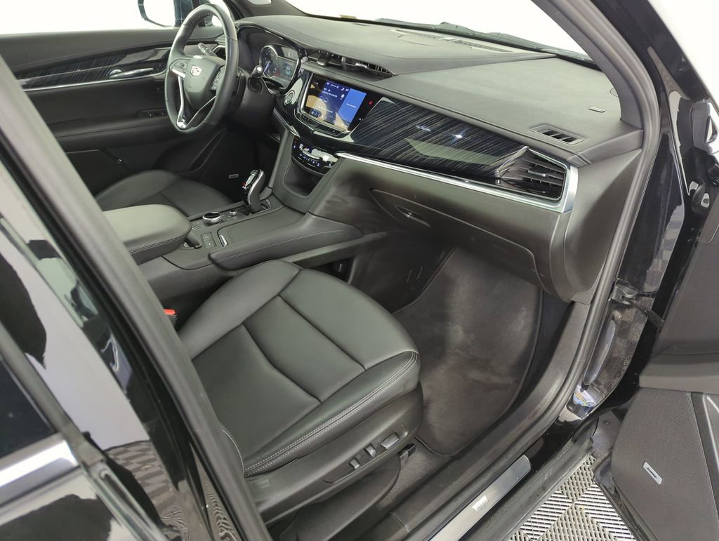 Certified 2025 Cadillac XT6 Premium Luxury AWD/4WD image 38