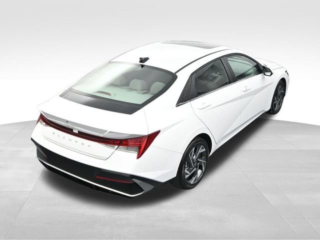 Used 2025 Hyundai Elantra SEL FWD image 29
