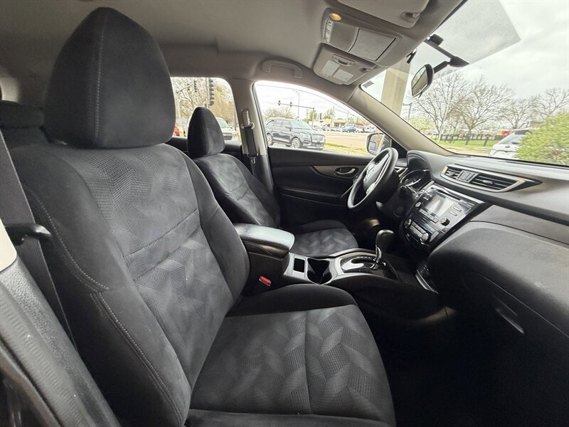 Used 2014 Nissan Rogue SV image 17