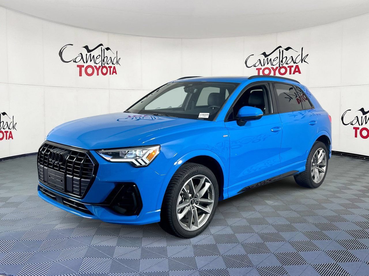 Used 2022 Audi Q3 2.0T Premium Plus w/ Premium Plus Package AWD/4WD image 2