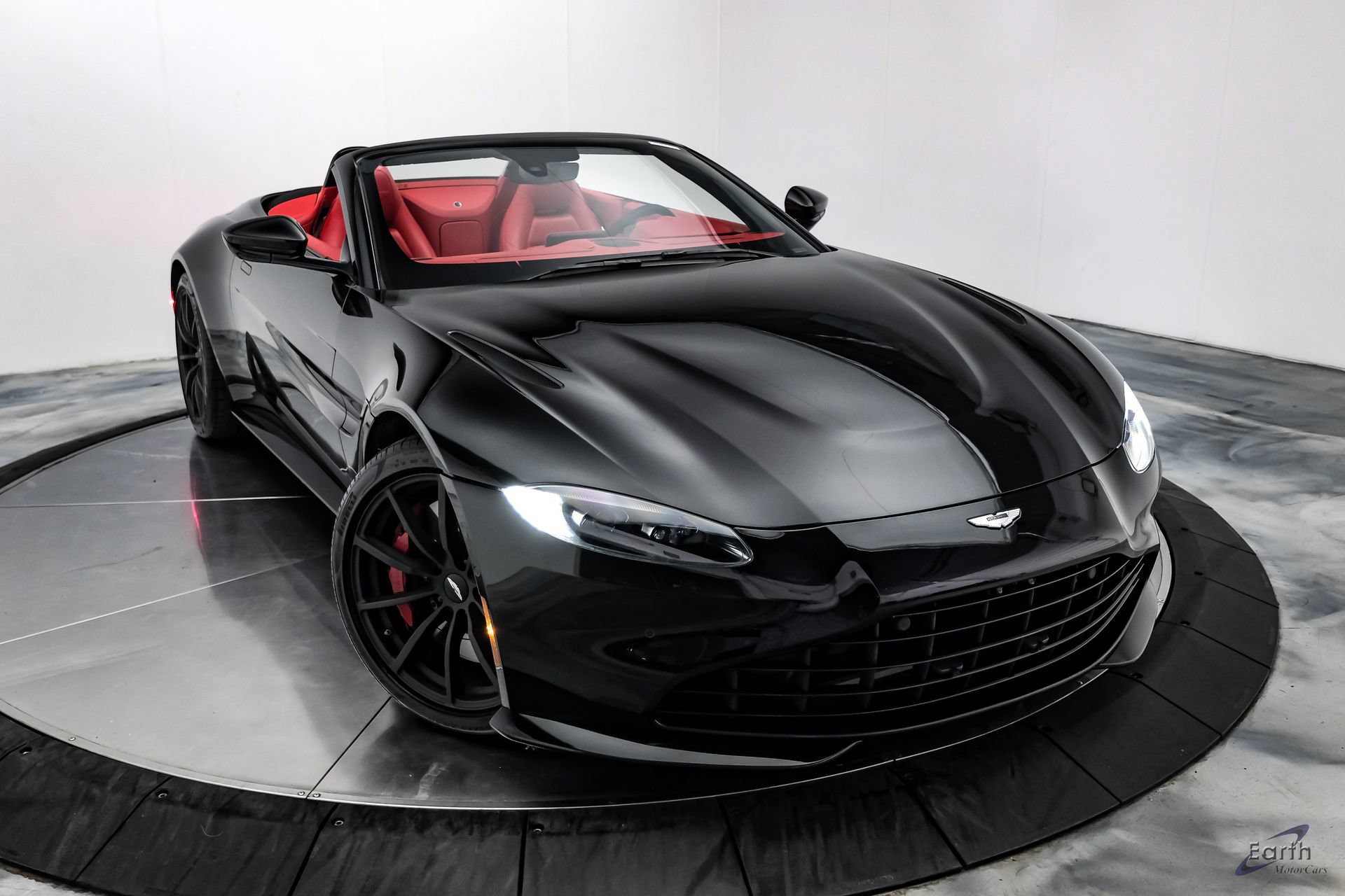 Used 2022 Aston Martin V8 Vantage Roadster RWD image 31