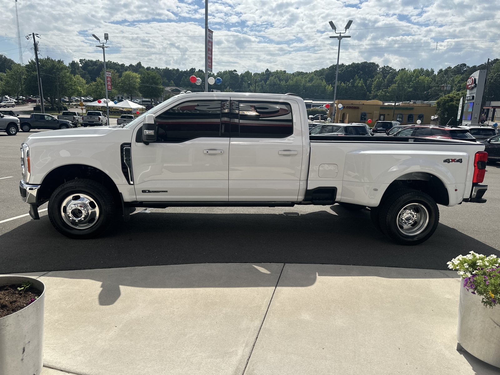 Used 2023 Ford F350 Lariat w/ Lariat Ultimate Package AWD/4WD image 5