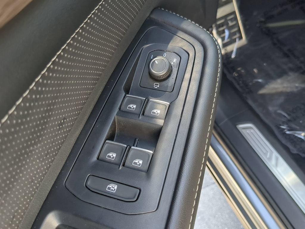 Used 2025 Volkswagen Atlas SEL Premium R-Line AWD/4WD image 20
