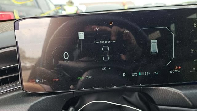 Used 2024 Kia EV9 GT-Line AWD/4WD image 12