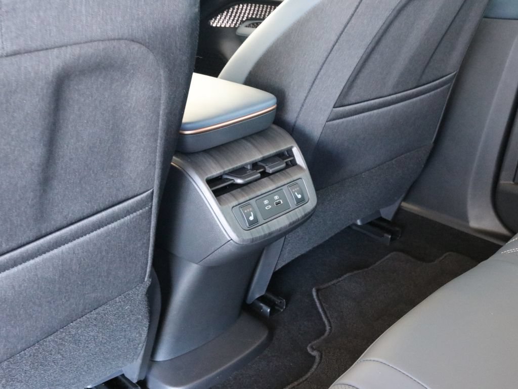 Used 2024 Nissan Ariya AWD image 34