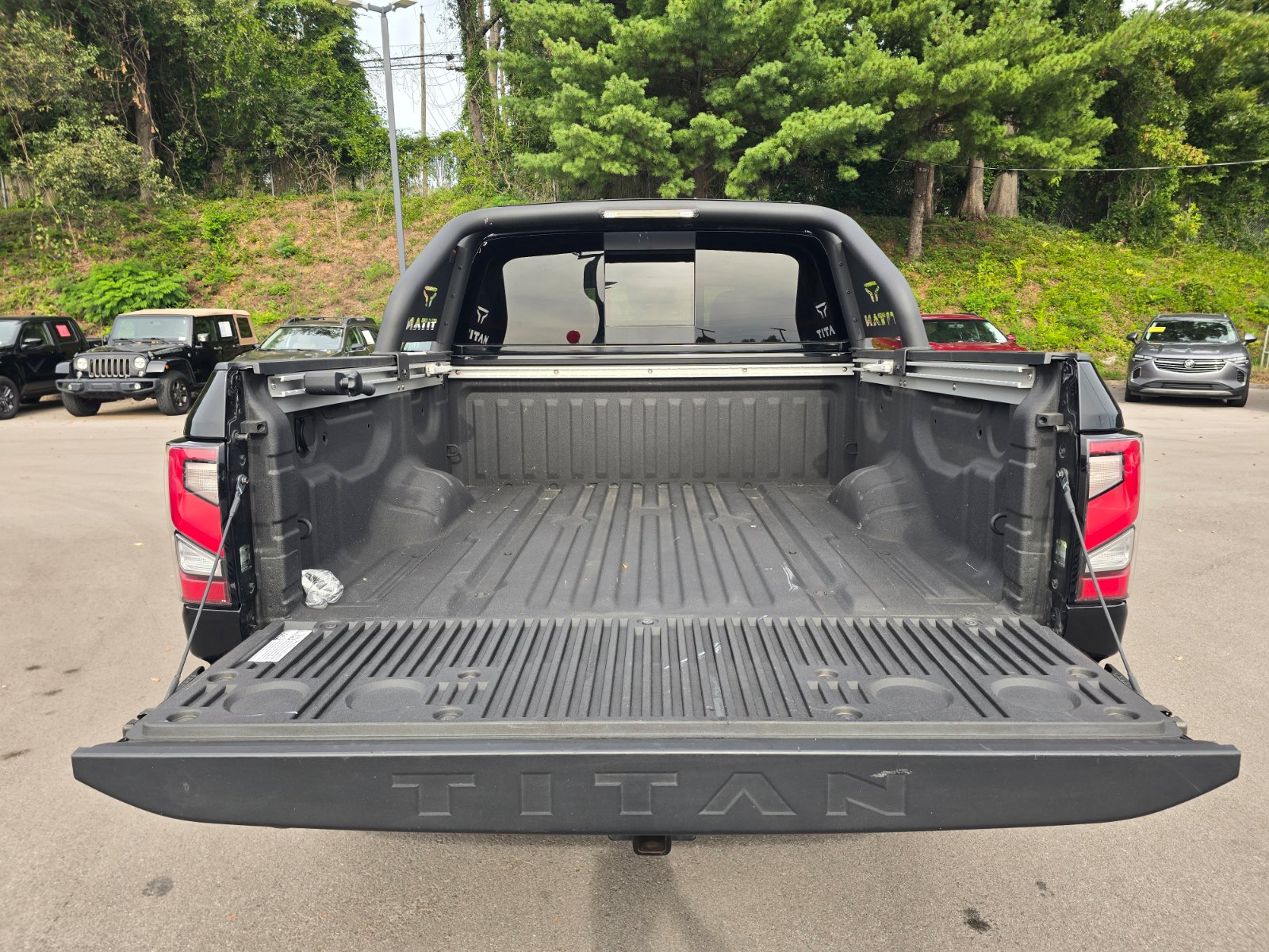 Used 2024 Nissan Titan PRO-4X w/ Pro-4x Convenience Package AWD/4WD image 12