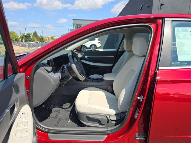 Certified 2025 Hyundai Sonata SE image 11