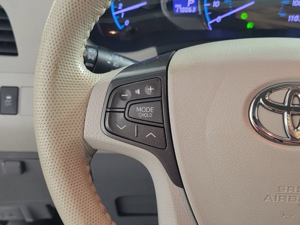 Used 2014 Toyota Sienna XLE FWD image 17