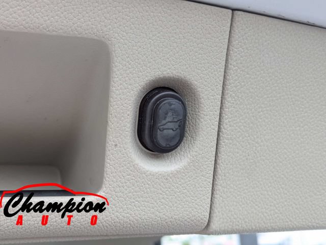Used 2017 Cadillac Escalade Premium Luxury RWD image 16