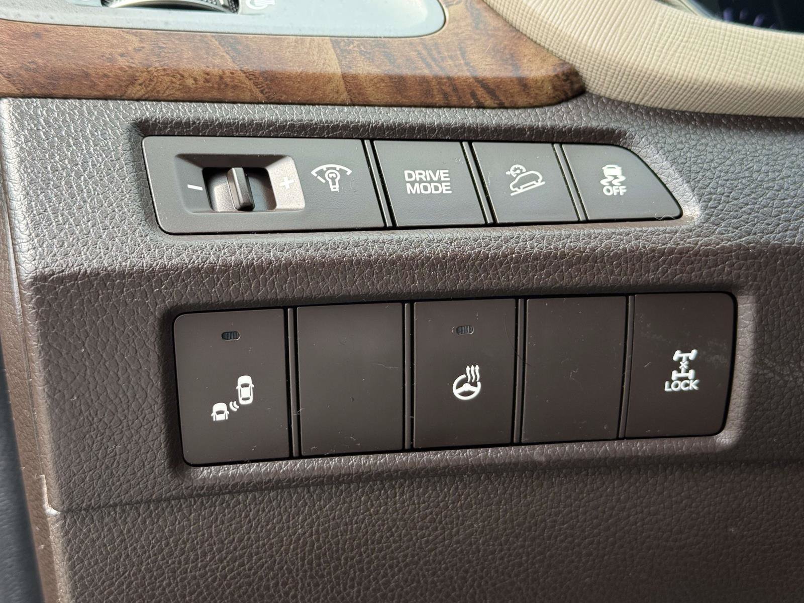 Used 2018 Hyundai Santa Fe Sport AWD/4WD image 16