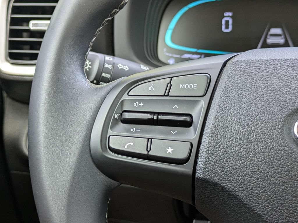 Used 2024 Hyundai Venue SEL FWD image 25